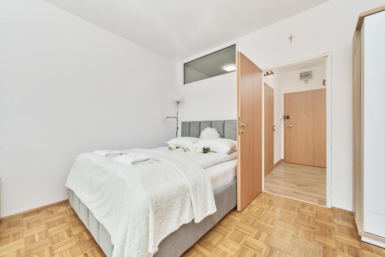 Apartments Wroclaw Legnicka By Noclegi Renters 외부 사진